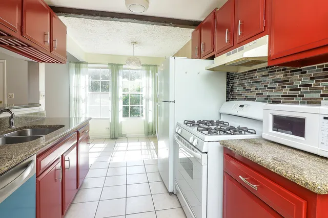 $217,900 | 419 Sidney Avenue, Unit C, Glendale Heights, IL 60139