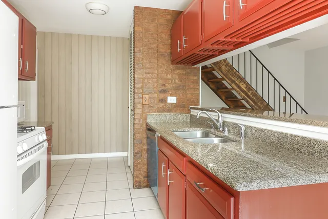 $217,900 | 419 Sidney Avenue, Unit C, Glendale Heights, IL 60139