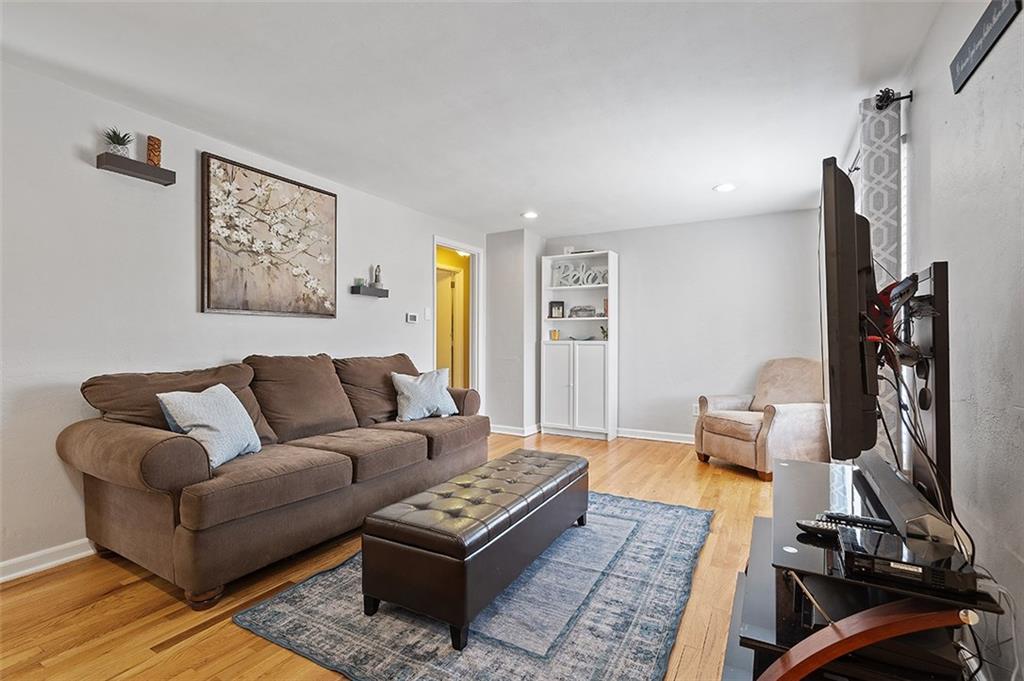 212 Orchard Spring Road Pittsburgh, PA 15220 - Photo 5 of 25 Gallery Image 5
