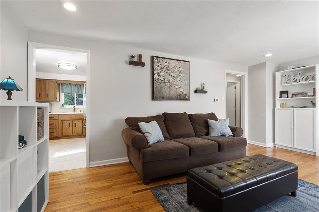 212 Orchard Spring Road Pittsburgh, PA 15220 - Photo 7 of 25 Gallery Image 7