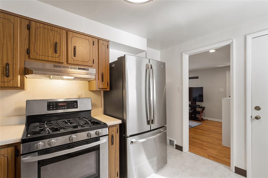 212 Orchard Spring Road Pittsburgh, PA 15220 - Photo 8 of 25 Gallery Image 8