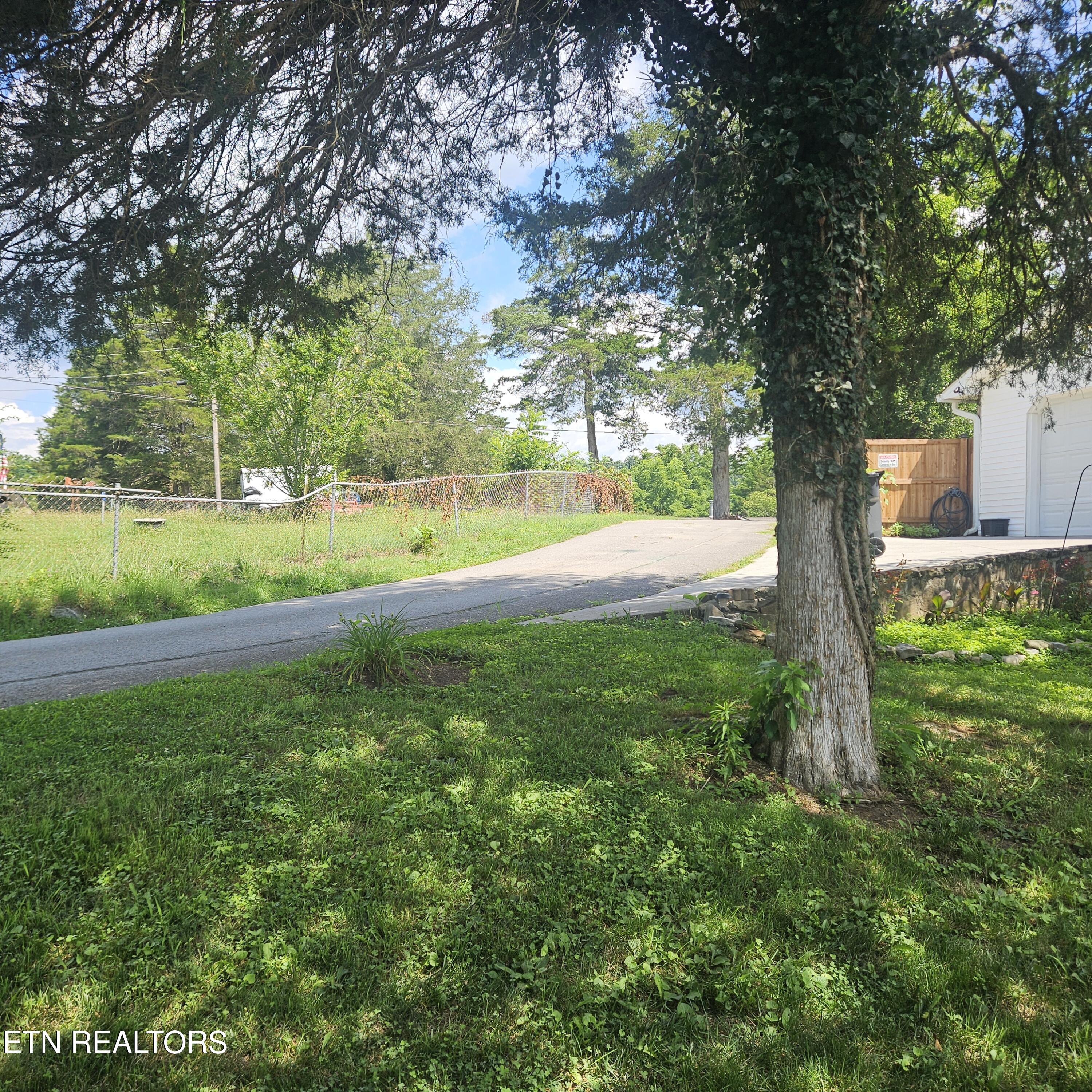 121 Harness Road New Tazewell, TN 37825 - Photo 4 of 59 20260709_115201