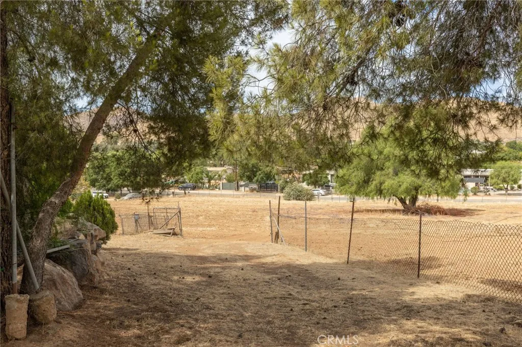 21639 Ellis Perris, CA 92570 - Photo 21 of 40 Path to lower lot level