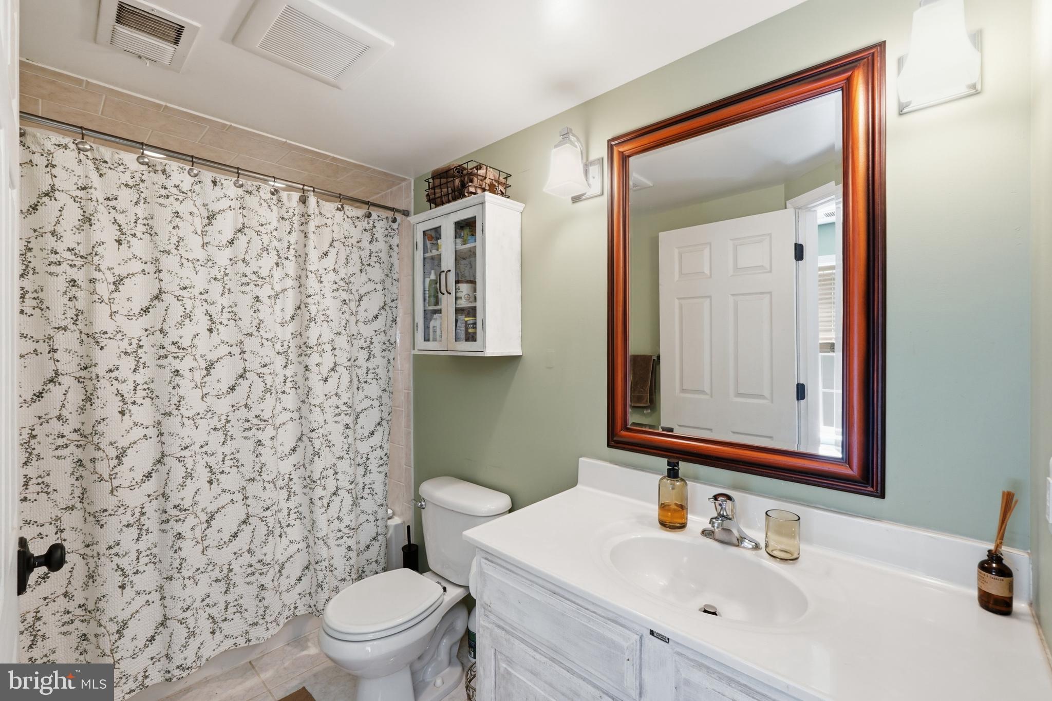 225 Center Street Frederick, MD 21701 - Photo 17 of 23 Full Bath