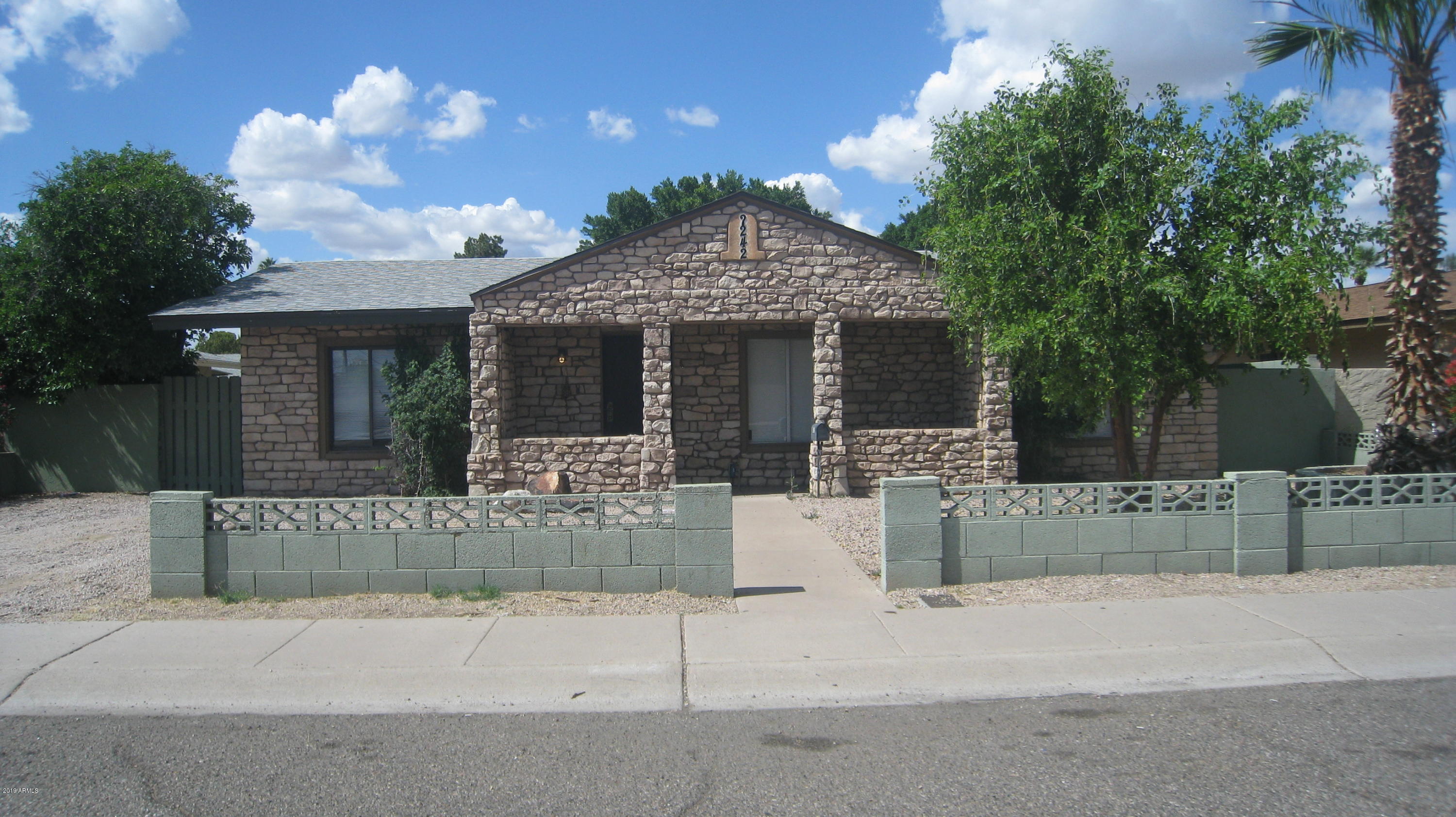 2242 West Cactus Road Phoenix, AZ 85029 - Photo 1 of 28 2242 W Cactus Rd 001