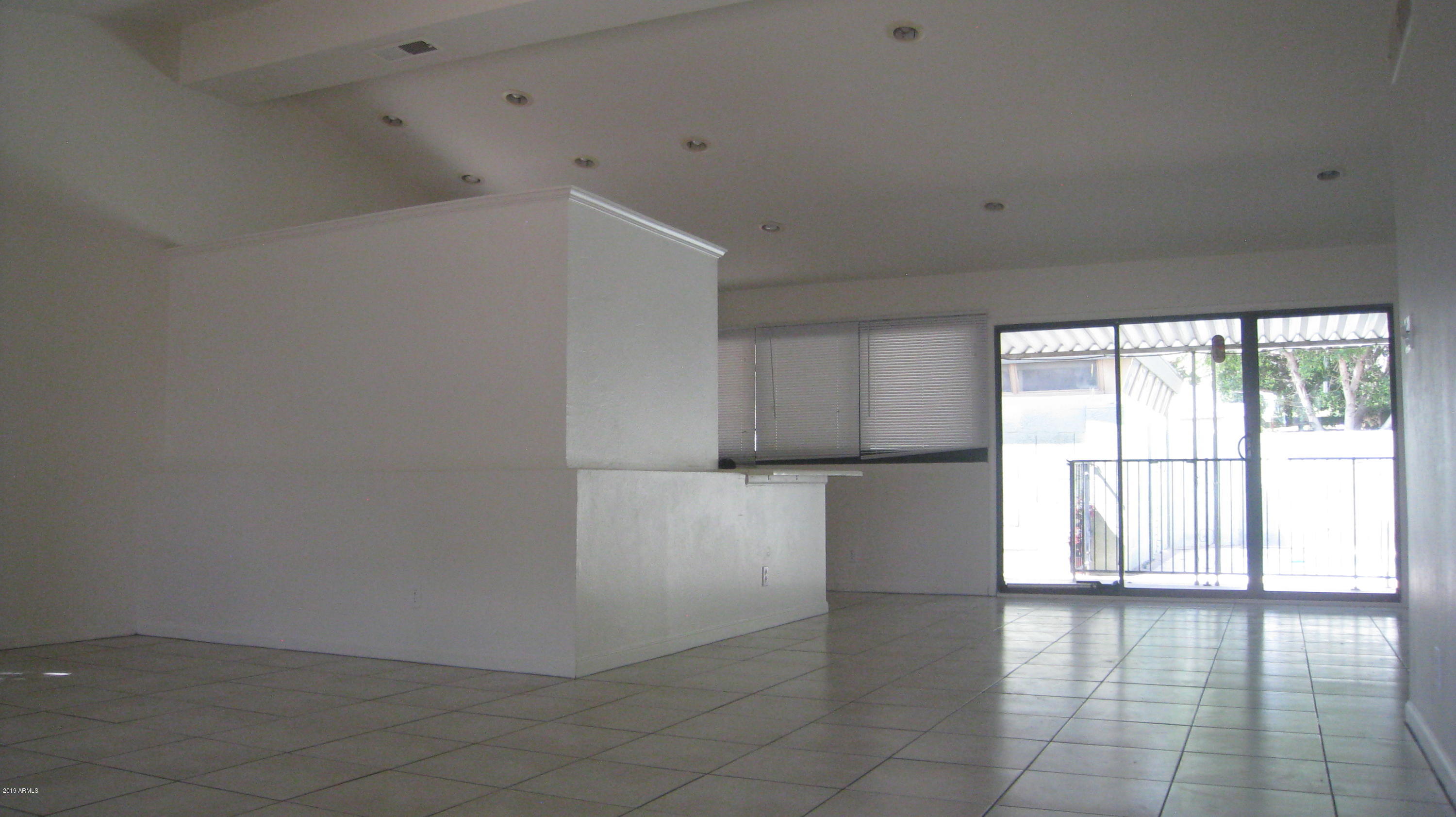 2242 West Cactus Road Phoenix, AZ 85029 - Photo 11 of 28 2242 W Cactus Rd 010