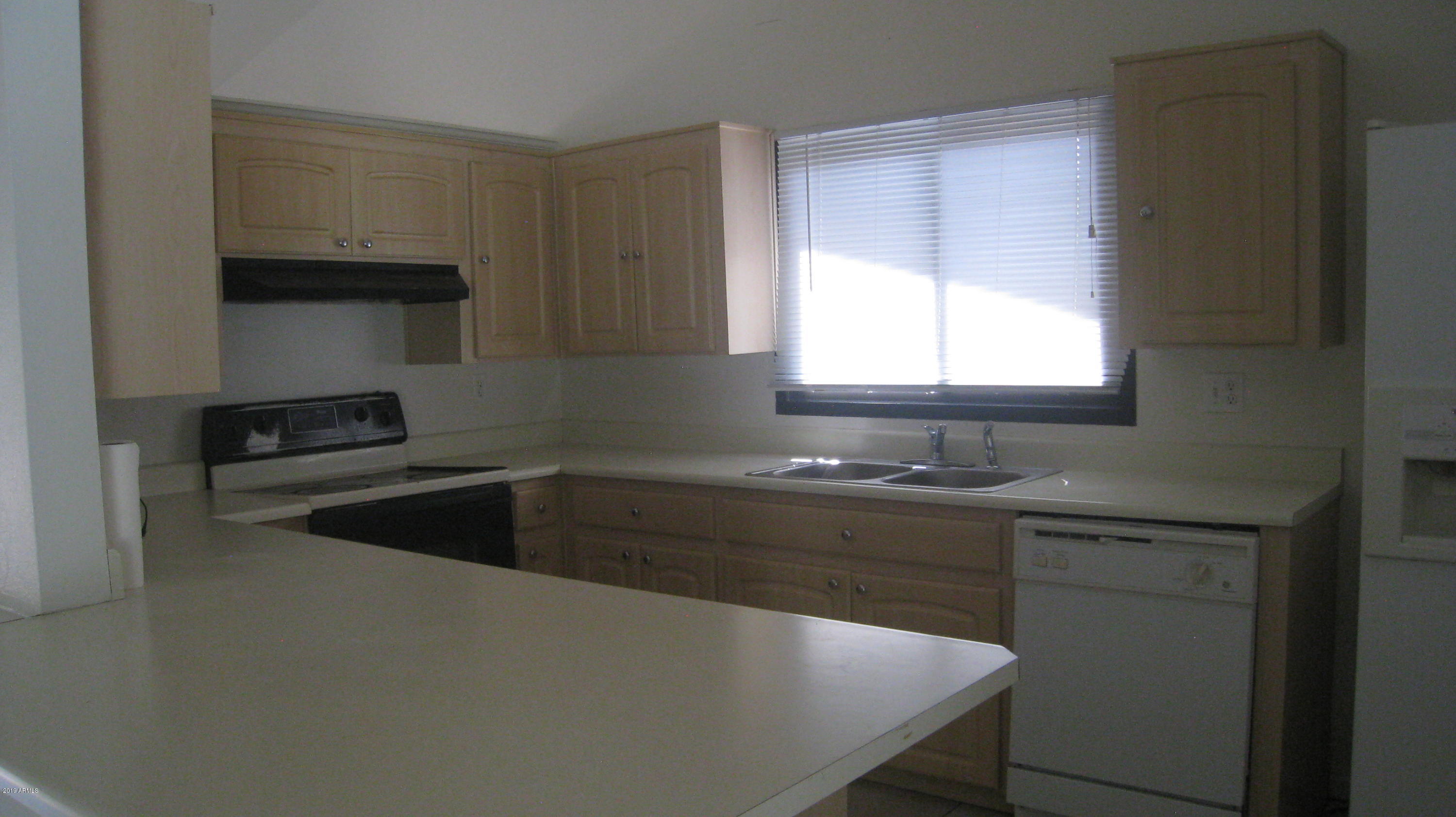 2242 West Cactus Road Phoenix, AZ 85029 - Photo 14 of 28 2242 W Cactus Rd 014
