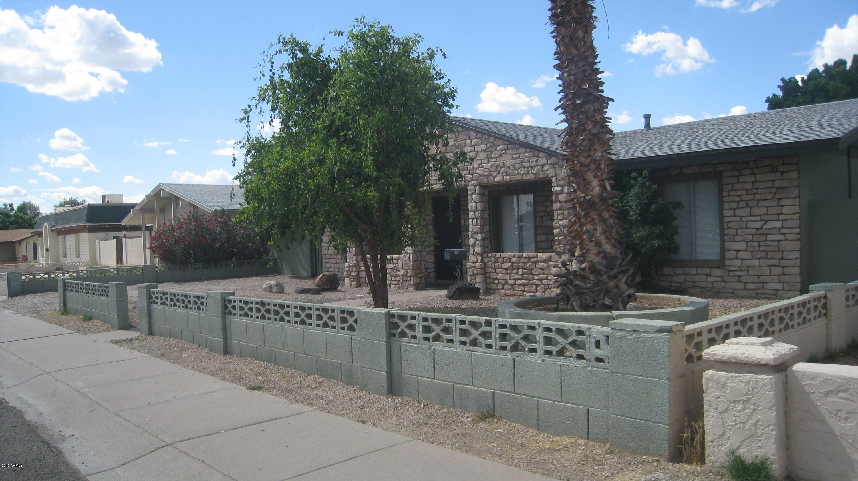2242 West Cactus Road Phoenix, AZ 85029 - Photo 3 of 28 2242 W Cactus Rd 005