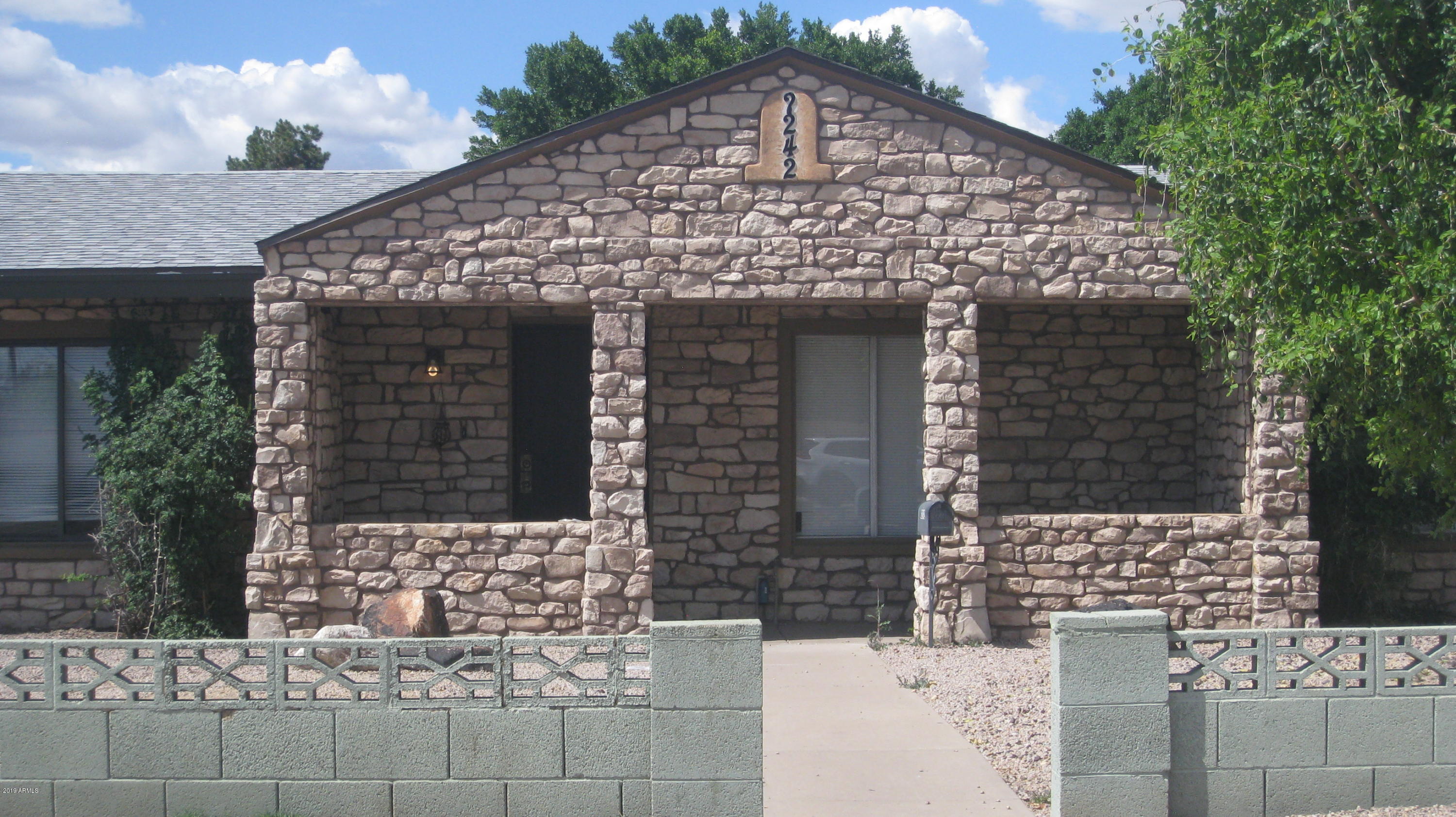 2242 West Cactus Road Phoenix, AZ 85029 - Photo 5 of 28 2242 W Cactus Rd 002