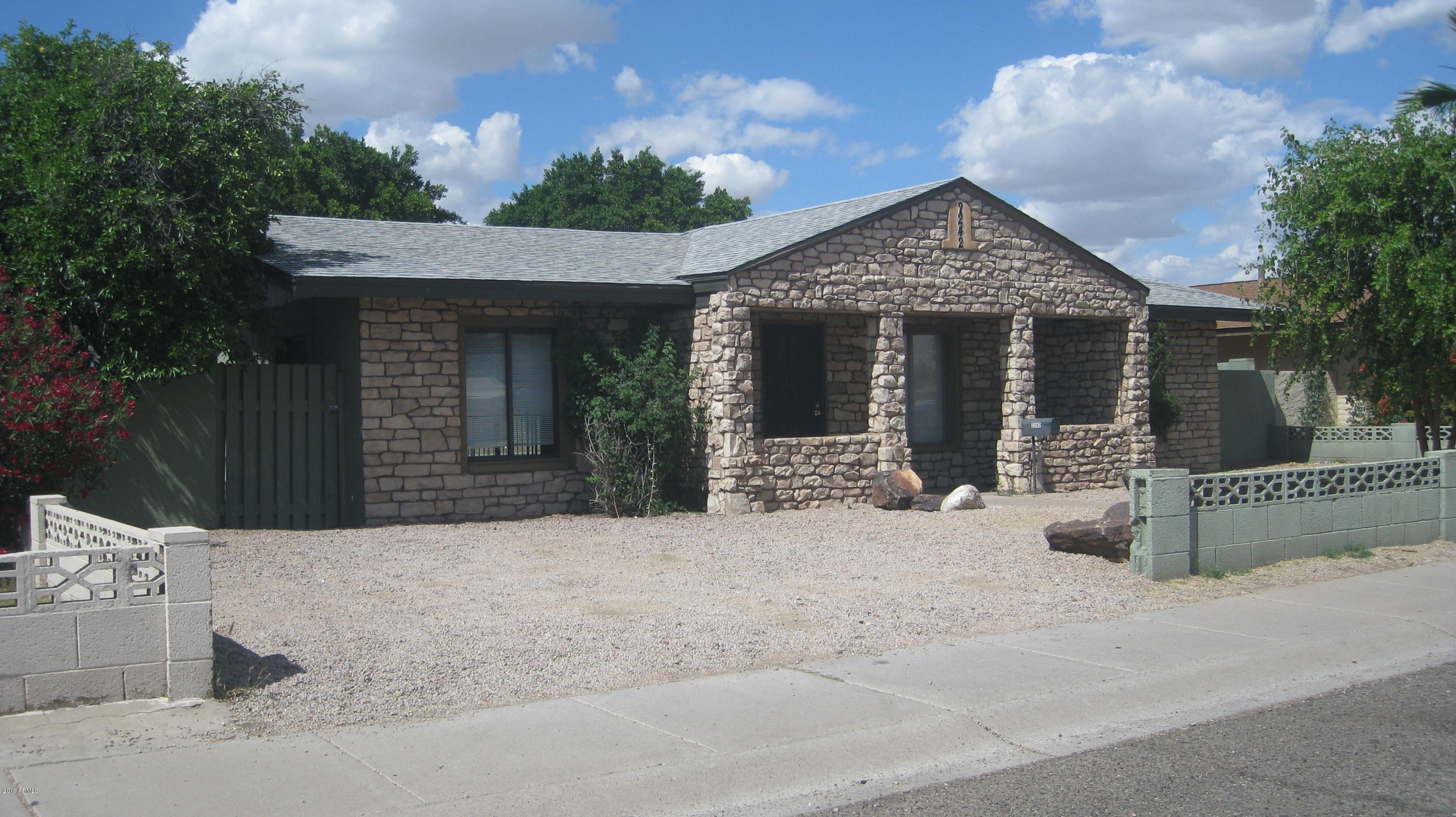 2242 West Cactus Road Phoenix, AZ 85029 - Photo 6 of 28 2242 W Cactus Rd 003