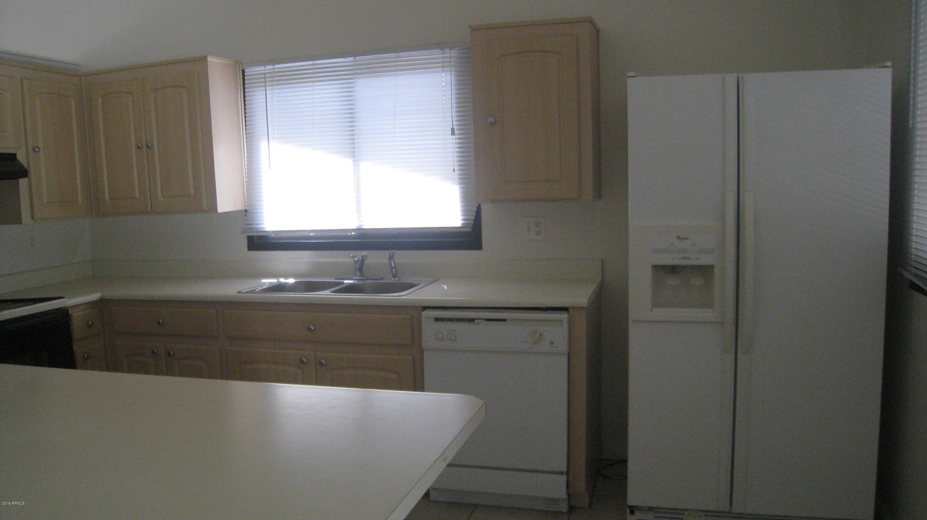 2242 West Cactus Road Phoenix, AZ 85029 - Photo 7 of 28 2242 W Cactus Rd 015