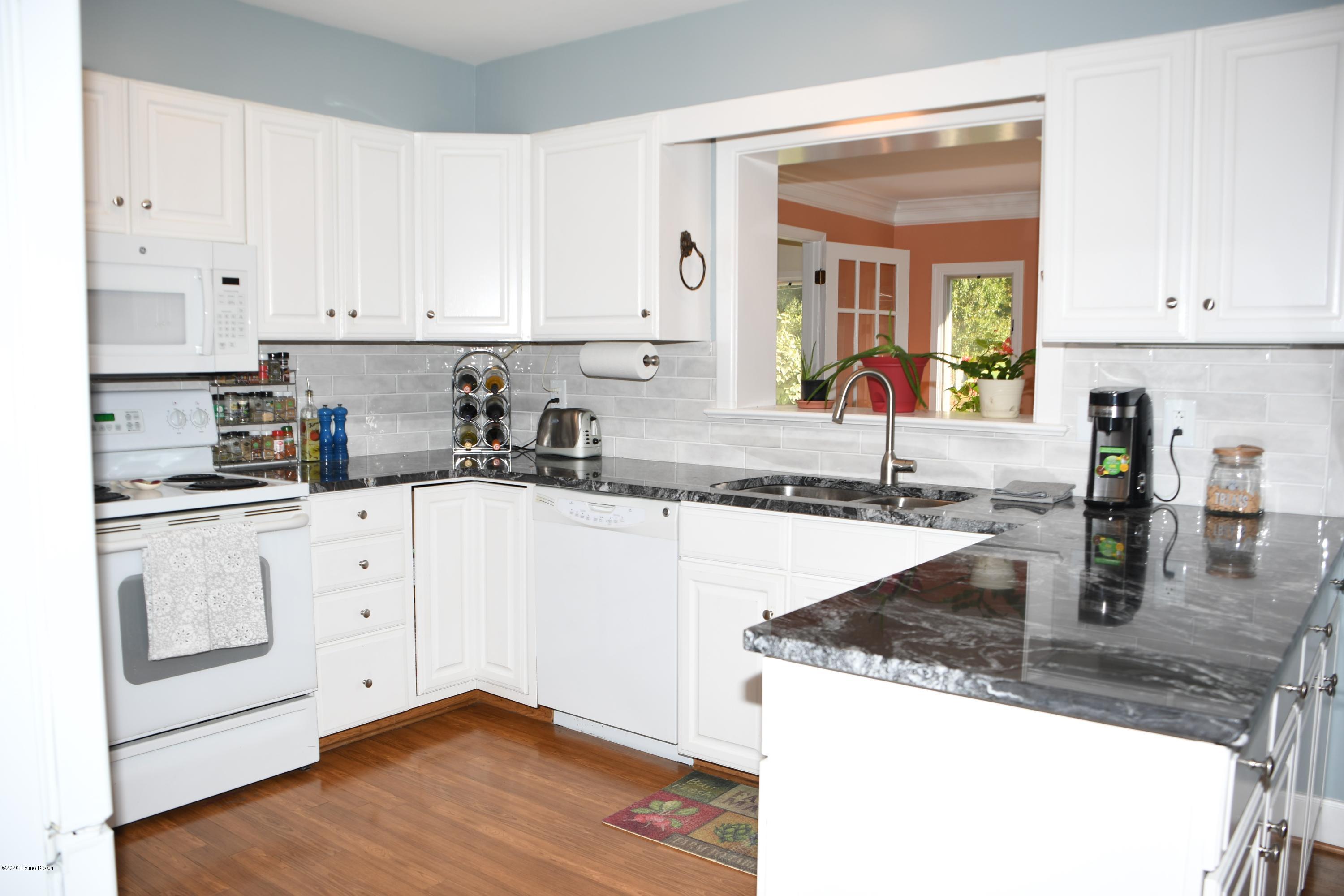 721 Indian Ridge Road Louisville, KY 40207 - Photo 10 of 21 Kitchen