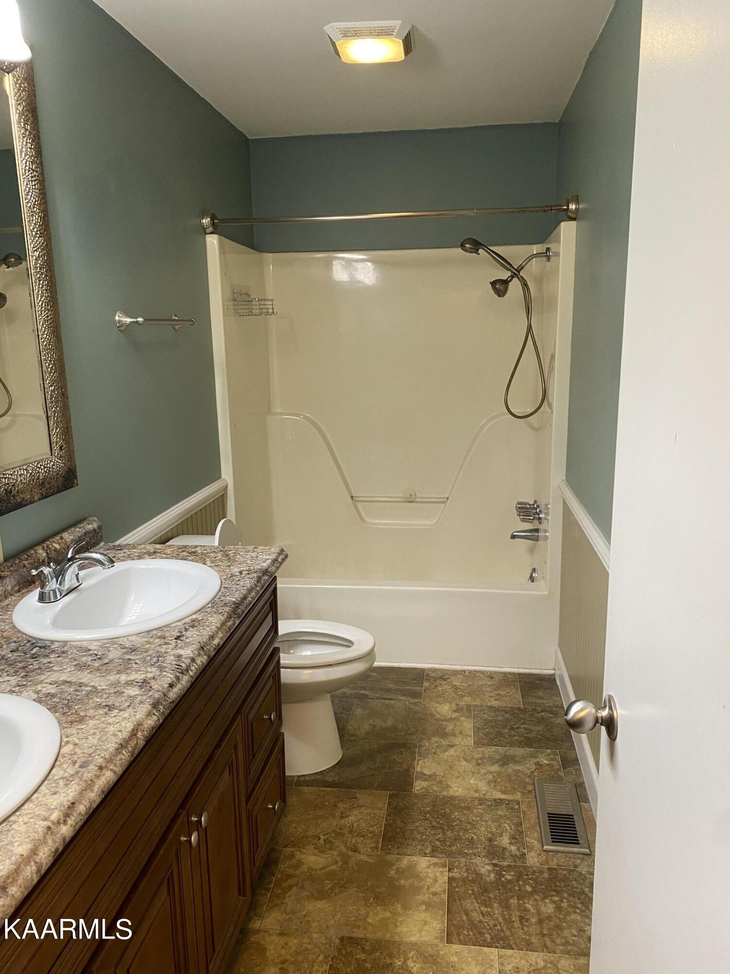 283 Verdun Road Oneida, TN 37841 - Photo 16 of 20 bathroom
