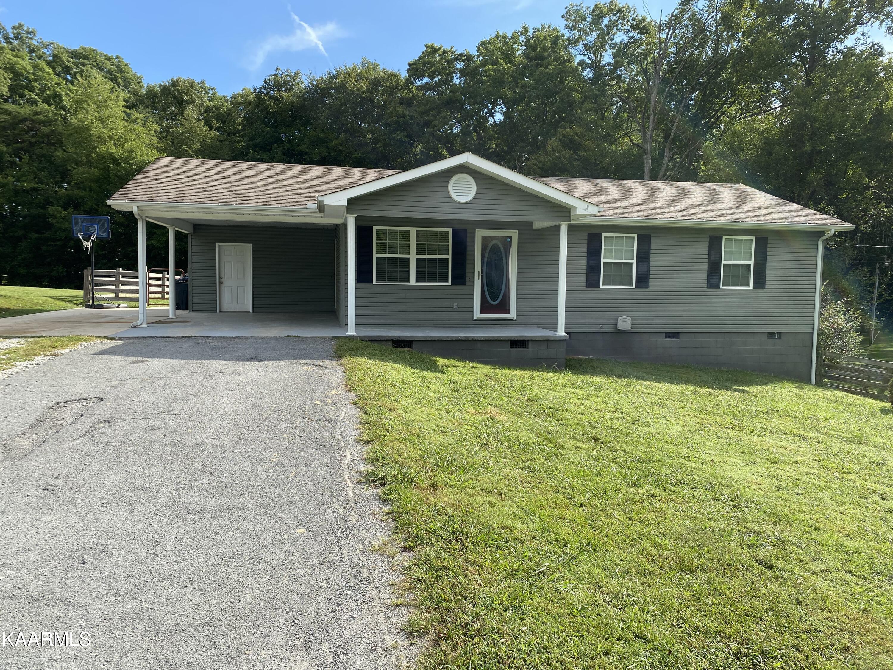 283 Verdun Road Oneida, TN 37841 - Photo 2 of 20 front