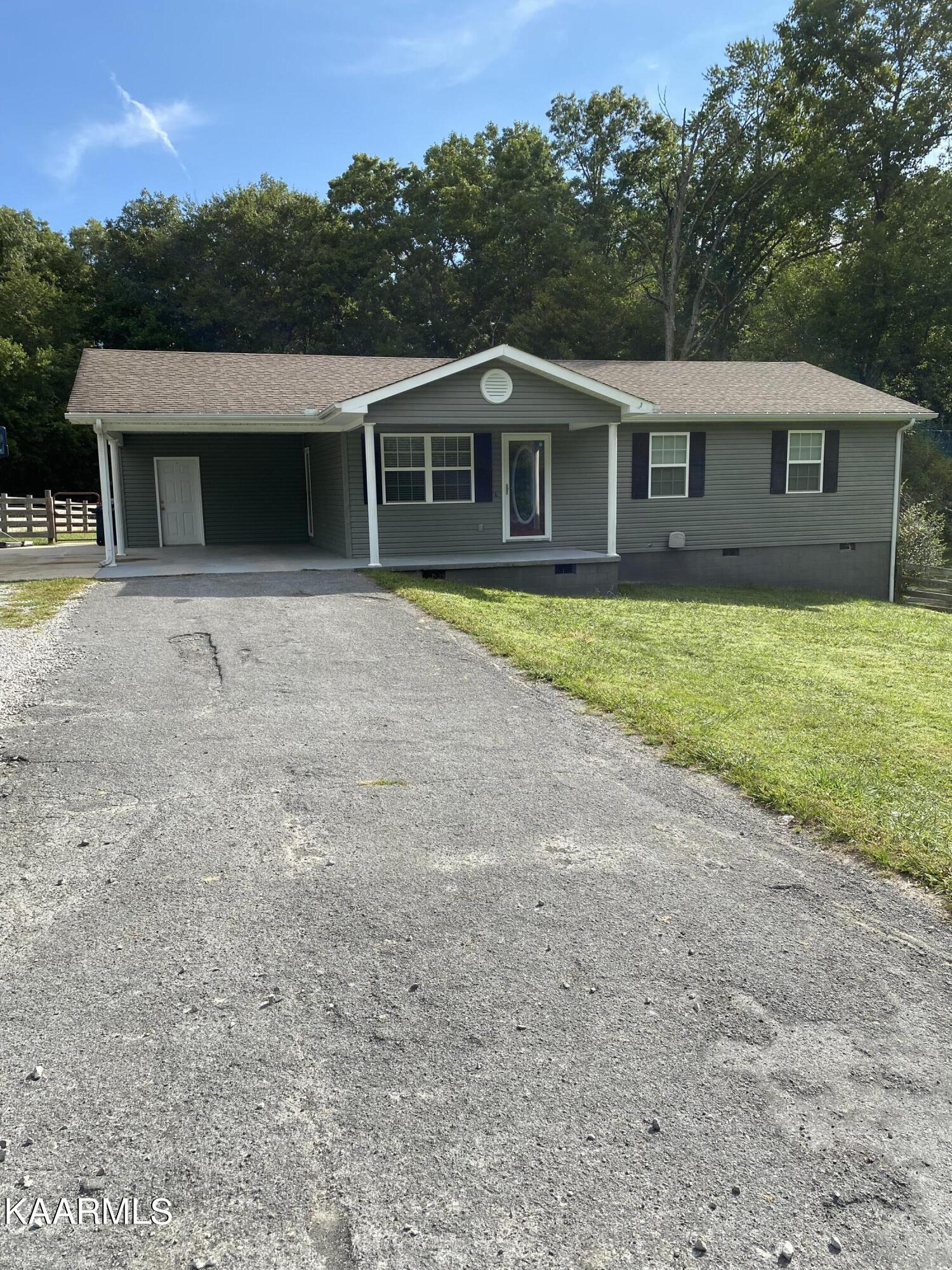 283 Verdun Road Oneida, TN 37841 - Photo 3 of 20 front