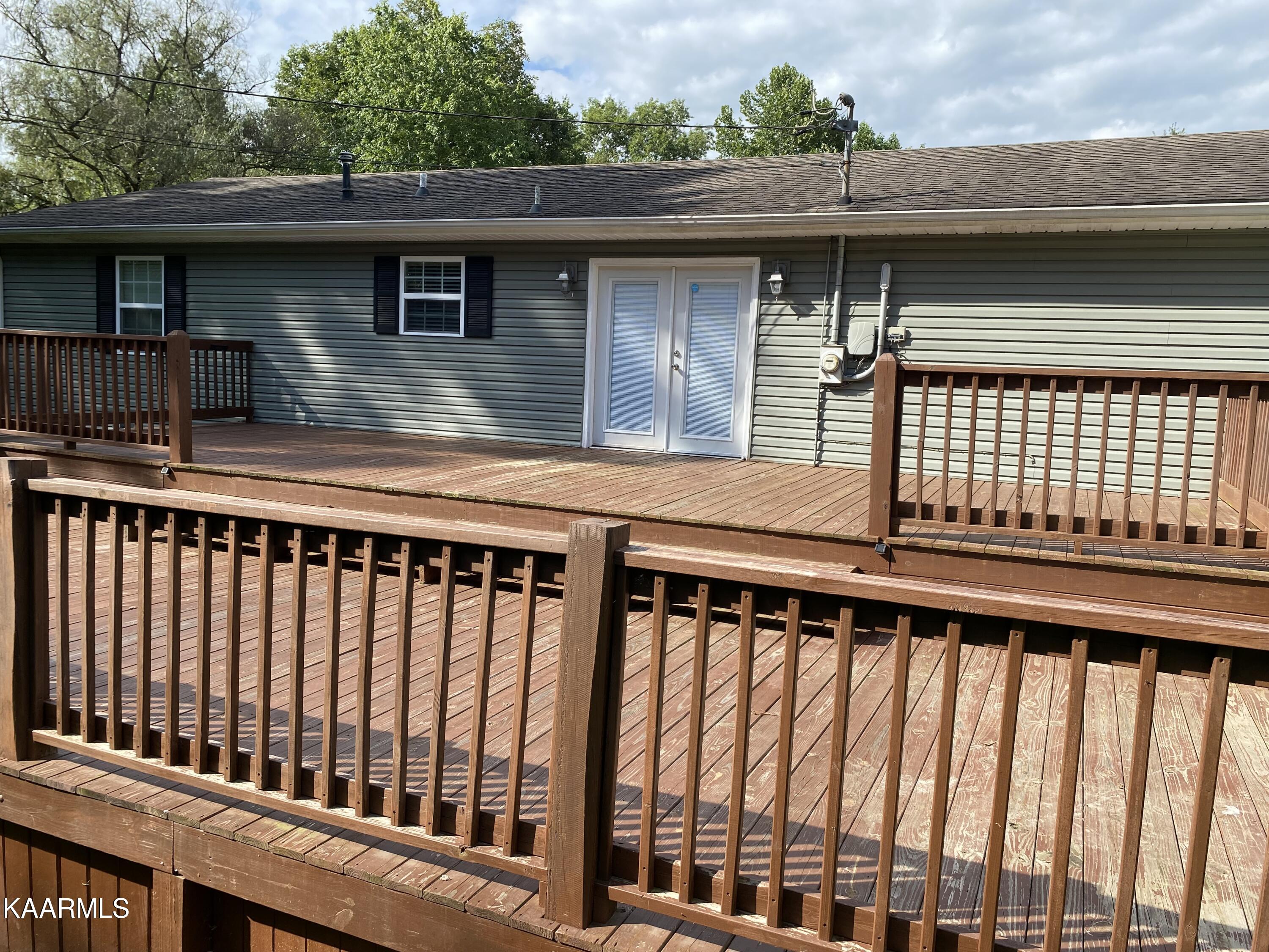 283 Verdun Road Oneida, TN 37841 - Photo 5 of 20 back