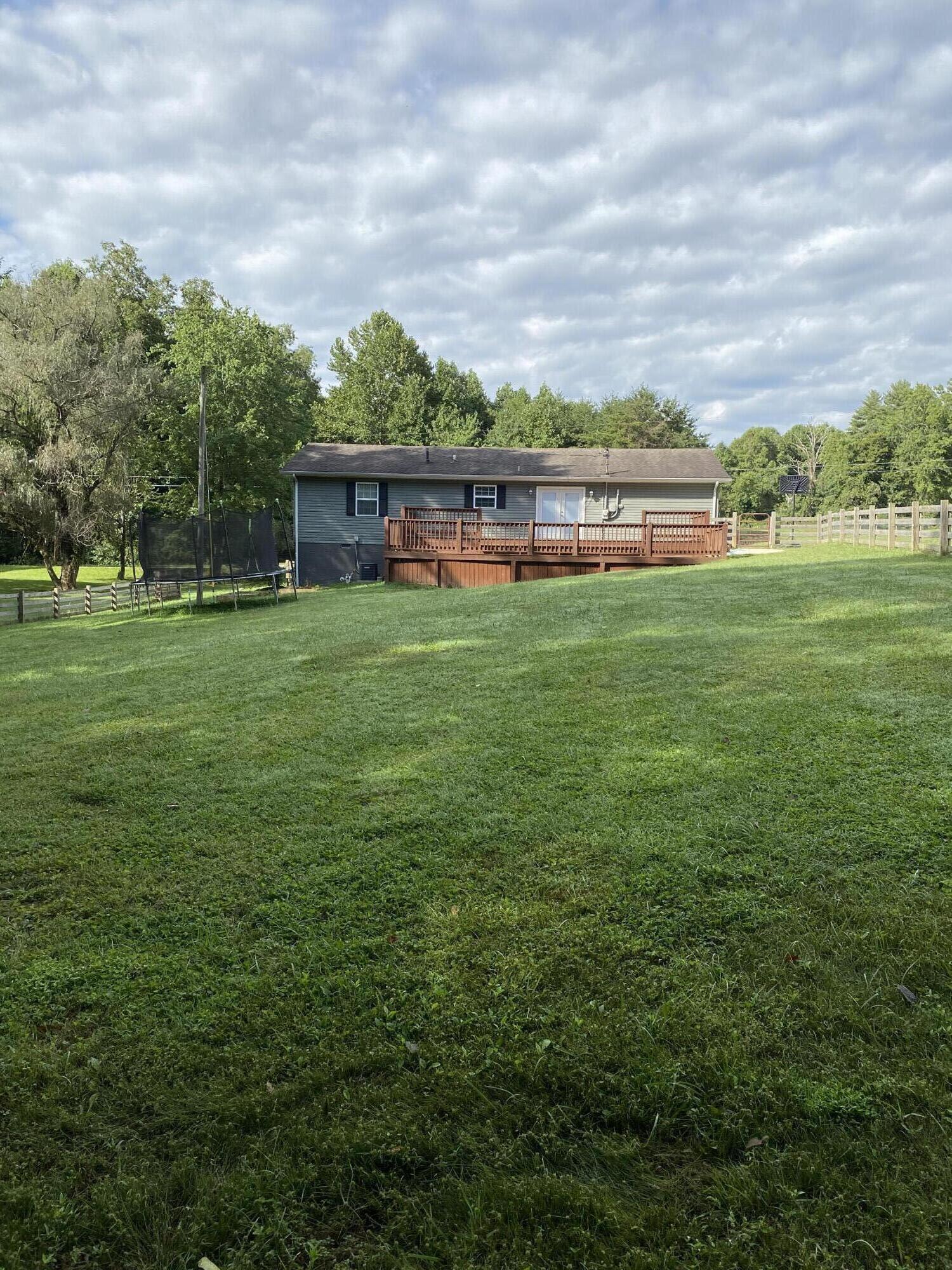 283 Verdun Road Oneida, TN 37841 - Photo 8 of 20 back