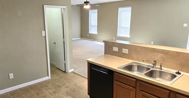 $1,825 | 29203 Legends Worth Drive, Spring, TX 77386