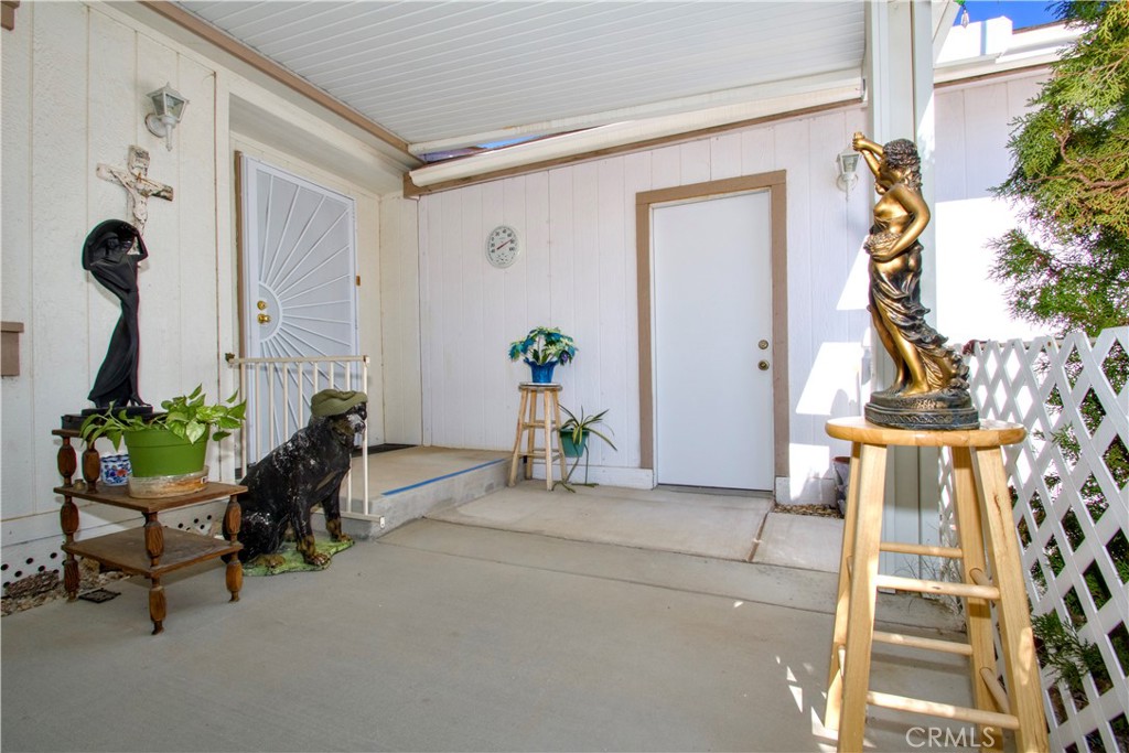 4742 Avenida La Mirada Joshua Tree, CA 92252 - Photo 8 of 45 a living room with furniture