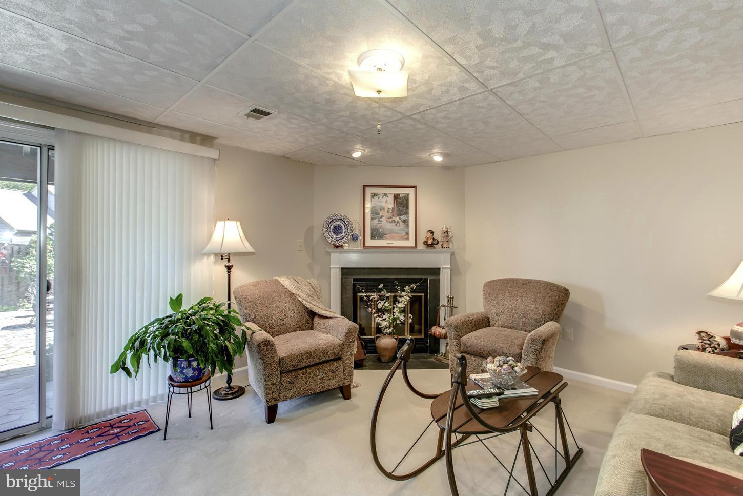 8176 Cliffview Avenue Springfield, VA 22153 - Photo 15 of 27 Family Room