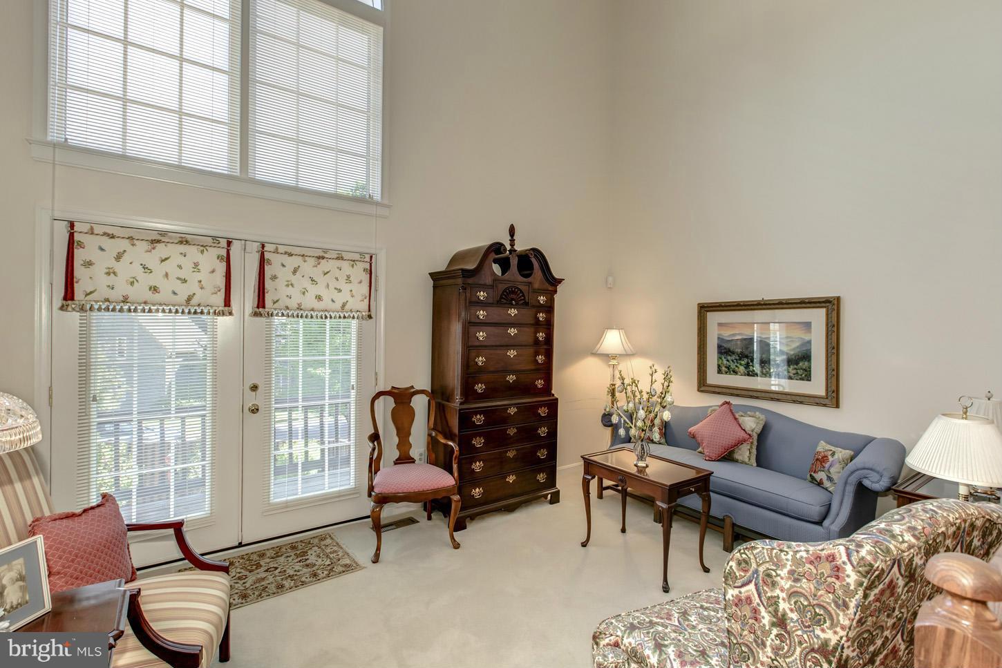 8176 Cliffview Avenue Springfield, VA 22153 - Photo 8 of 27 Living Room