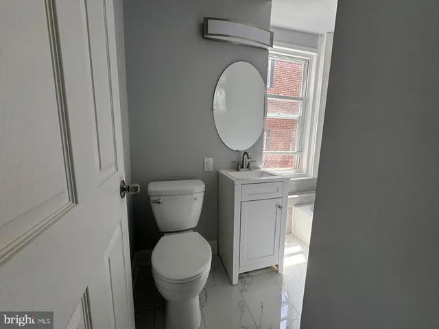 $850 | 1017 Pine Street, Unit 2R, Philadelphia, PA 19107