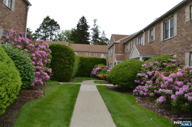$2,850 | 346 Maple Avenue, Unit 2, Oradell, NJ 07649