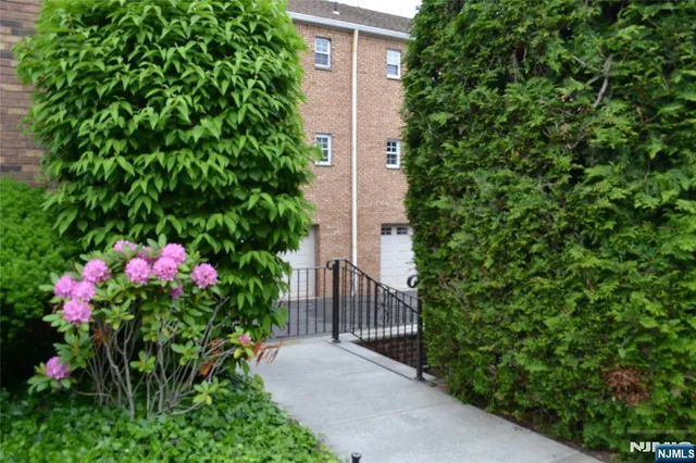 $2,850 | 346 Maple Avenue, Unit 2, Oradell, NJ 07649