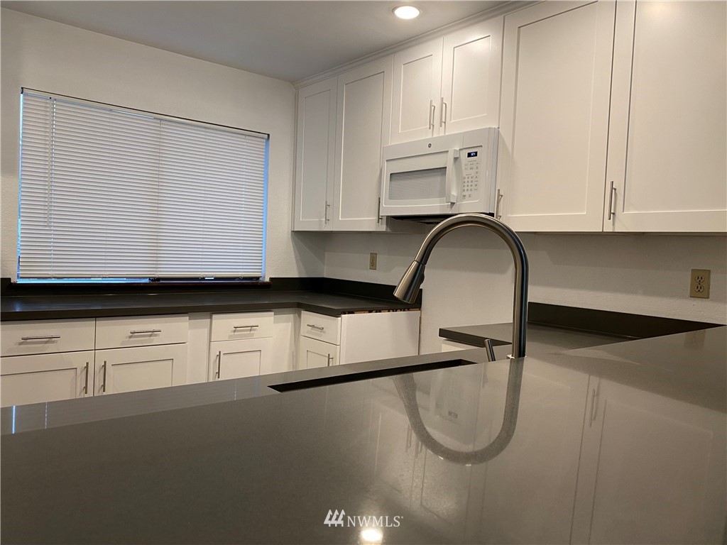 303 Southwest 112th Street, Unit D412 Seattle, WA 98146 - Photo 11 of 15