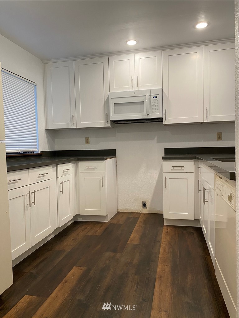 303 Southwest 112th Street, Unit D412 Seattle, WA 98146 - Photo 13 of 15