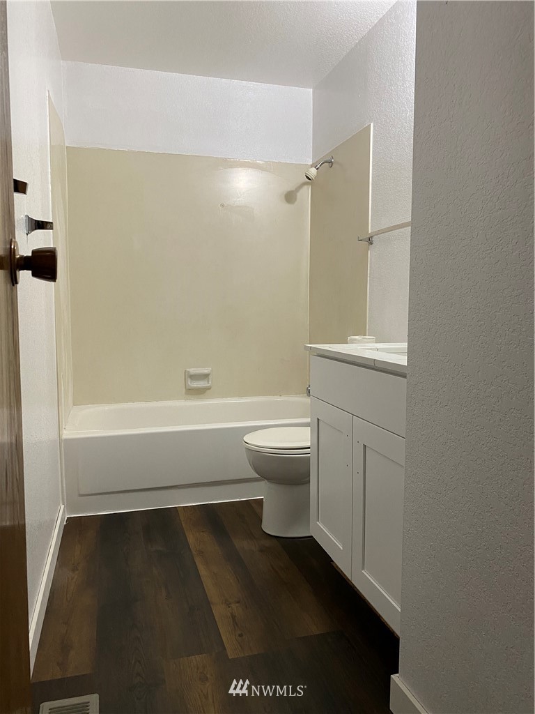 303 Southwest 112th Street, Unit D412 Seattle, WA 98146 - Photo 4 of 15