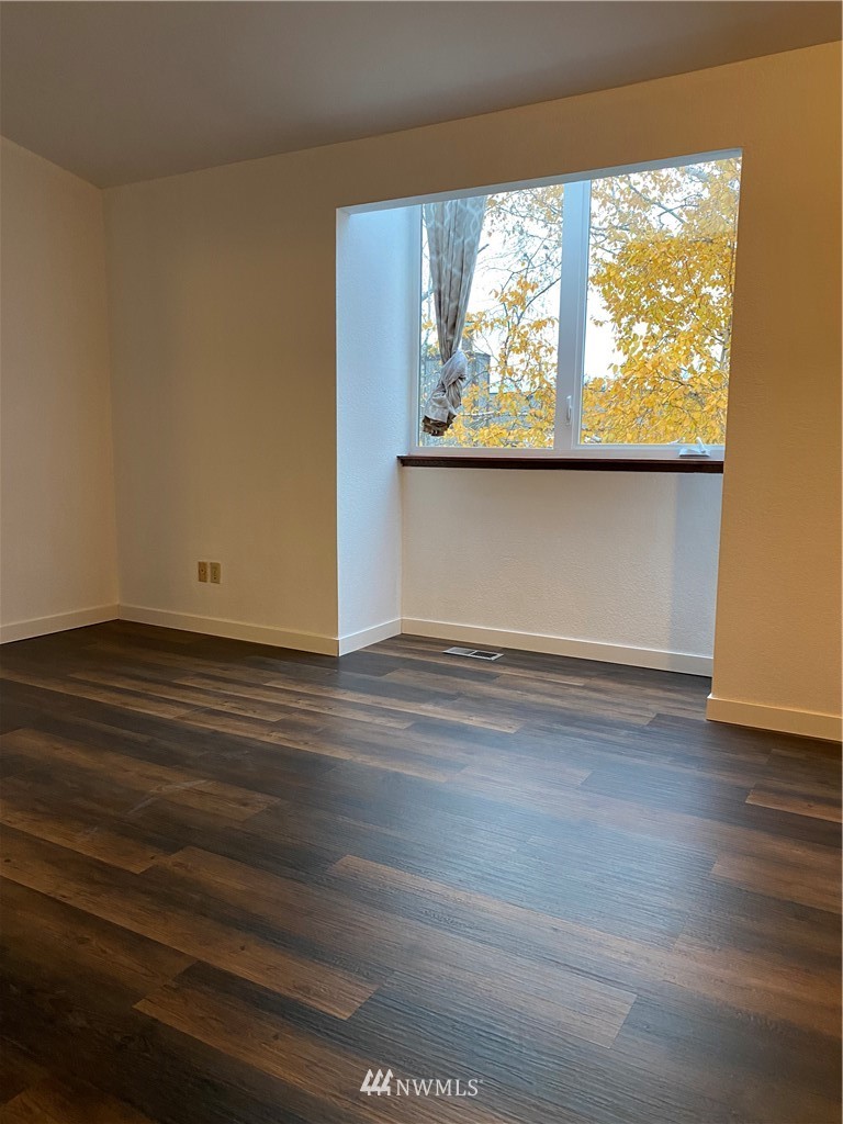 303 Southwest 112th Street, Unit D412 Seattle, WA 98146 - Photo 5 of 15