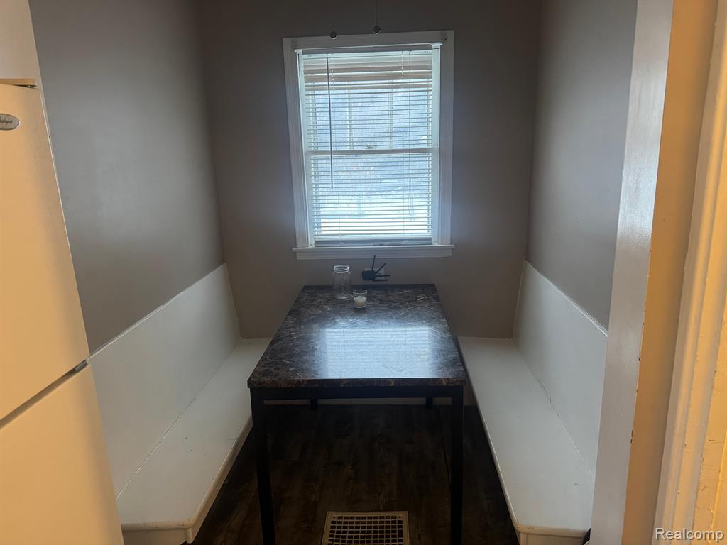 970 Perry Street Flint, MI 48504 - Photo 8 of 18