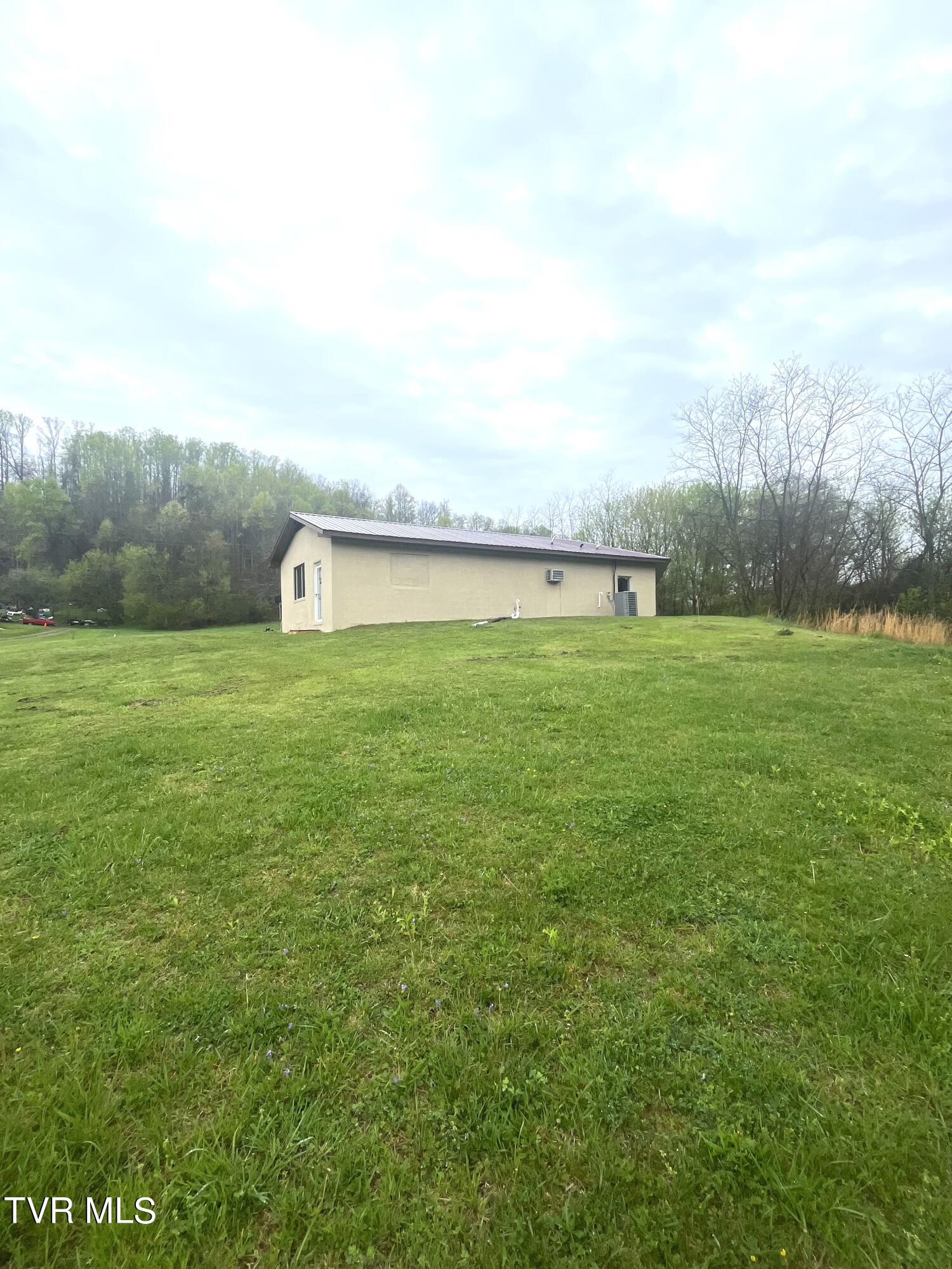 461 Eaton Hill Road Hiltons, VA 24258 - Photo 24 of 27 IMG_8932