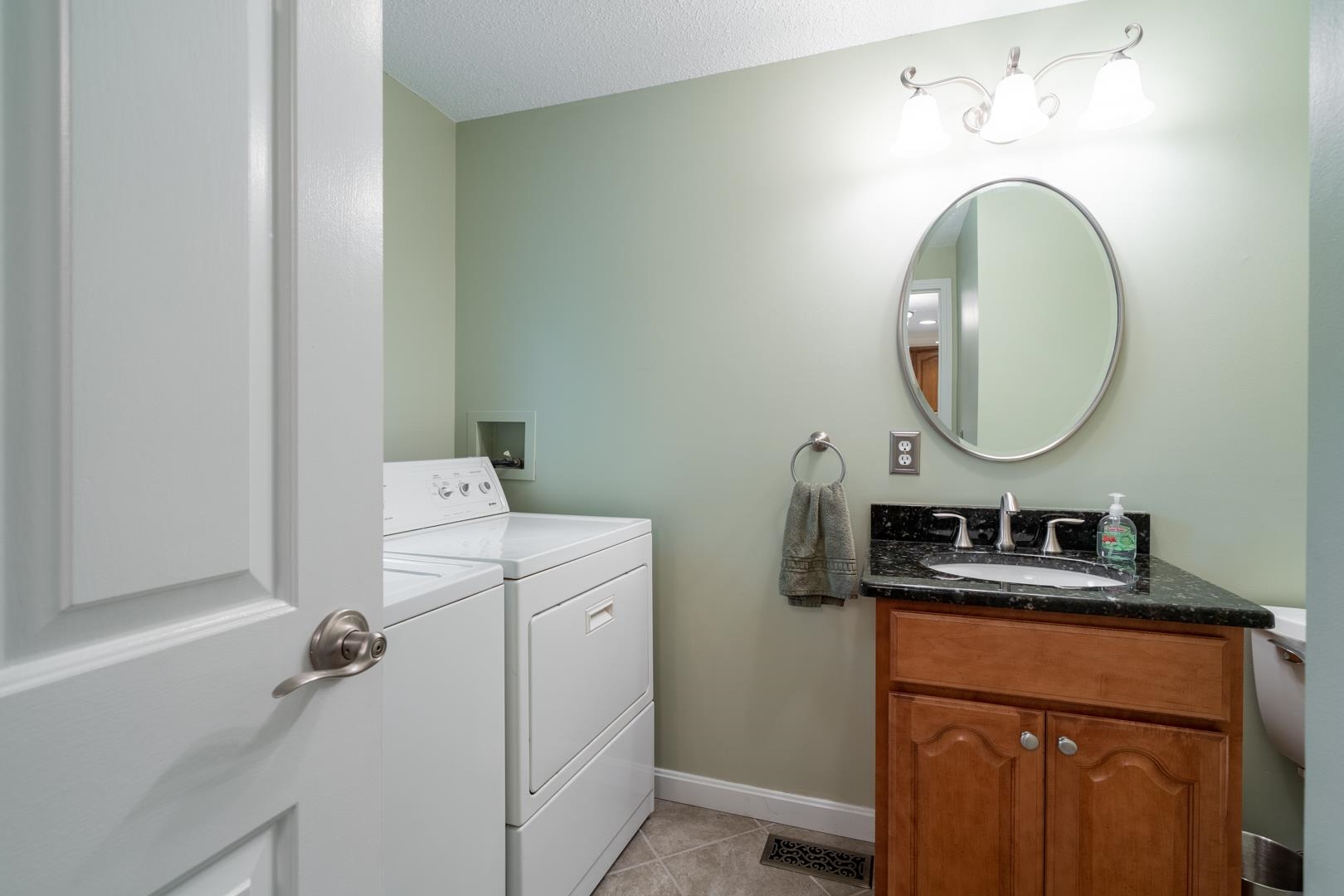 11 Quaker Road, Unit 81 Nashua, NH 03063 - Photo 13 of 31