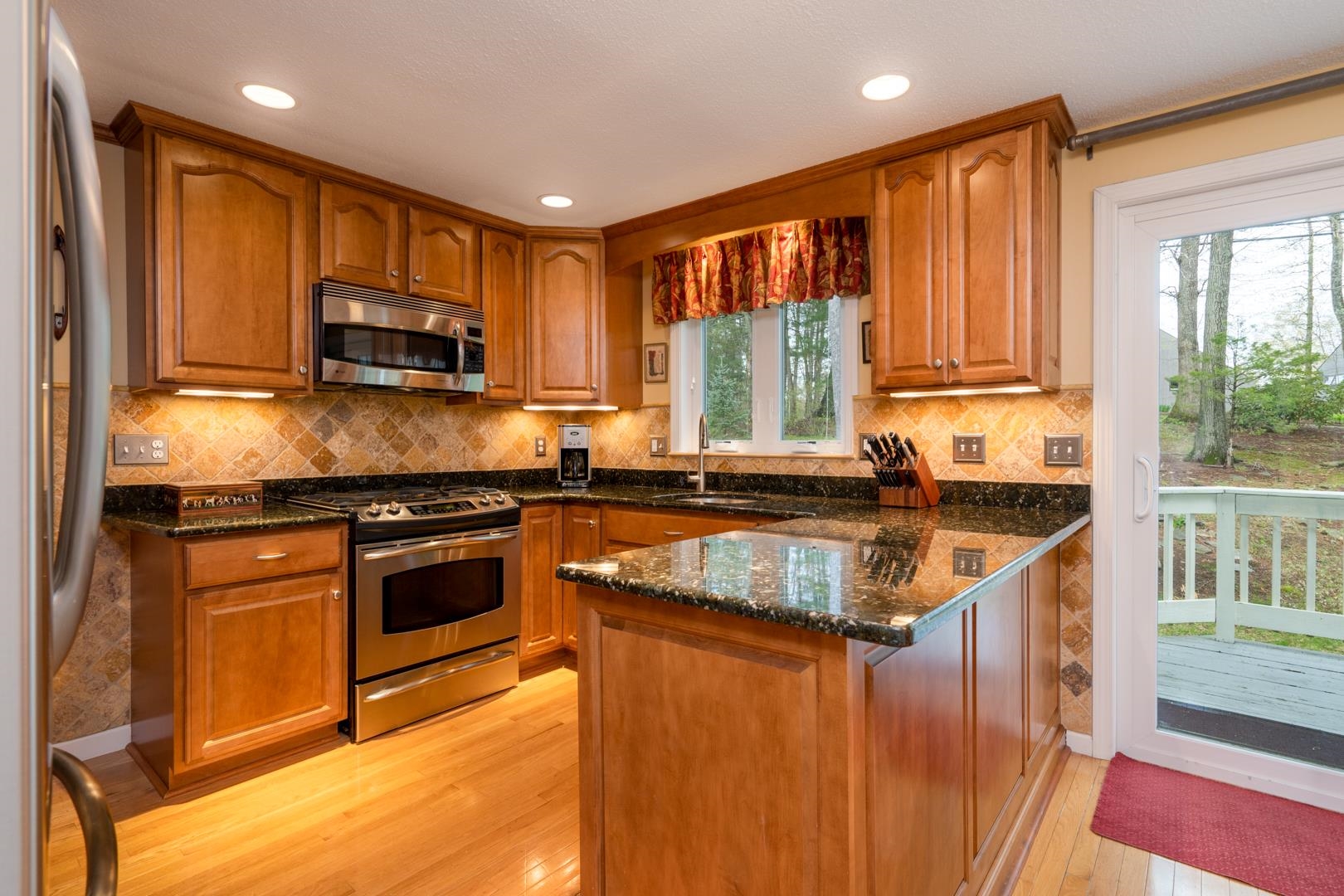 11 Quaker Road, Unit 81 Nashua, NH 03063 - Photo 10 of 31