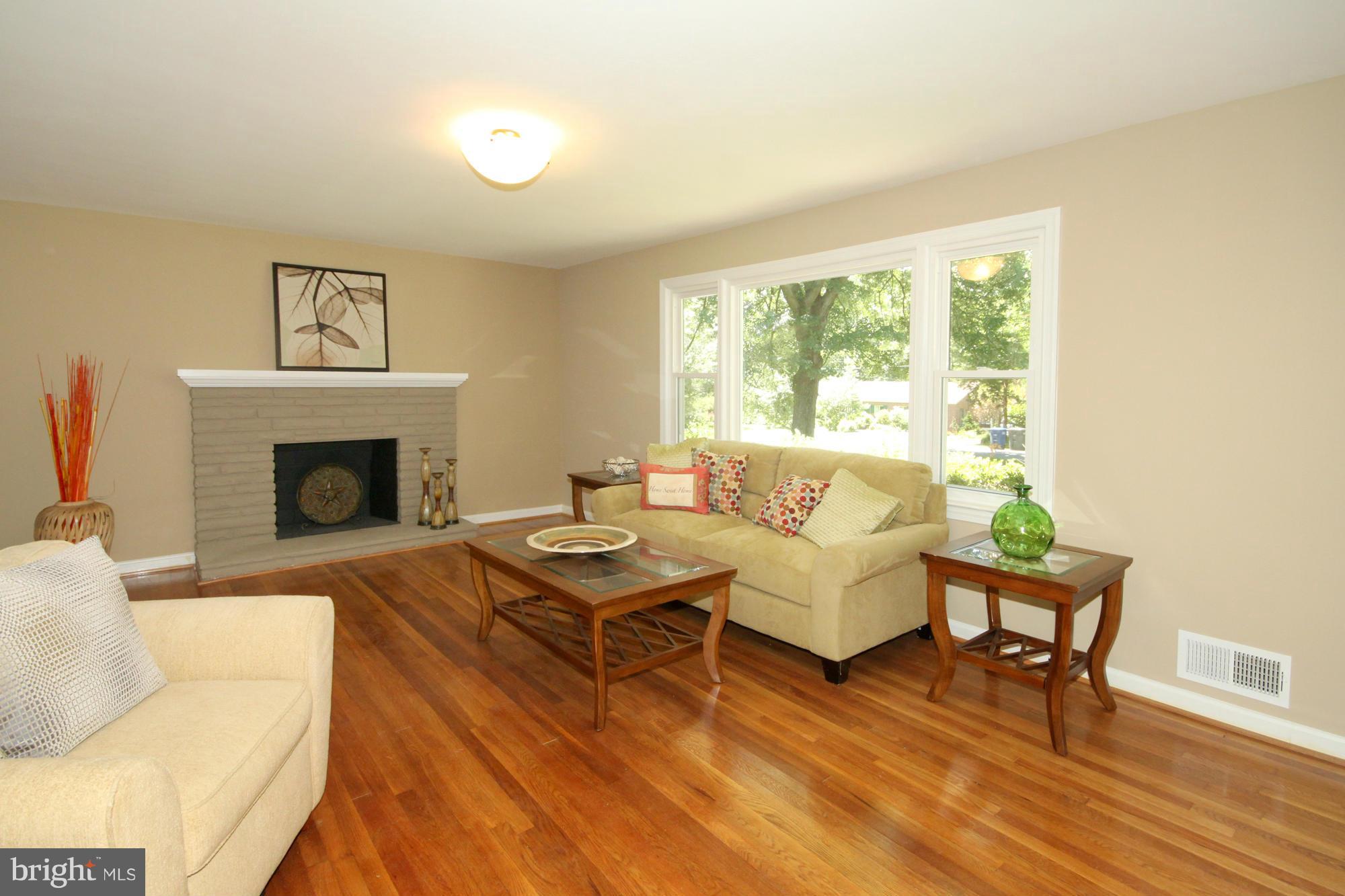 6422 Overhill Road Falls Church, VA 22042 - Photo 3 of 30 Living Room