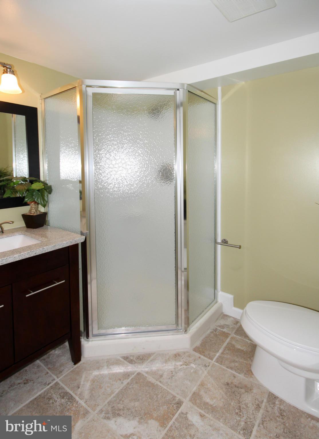 6422 Overhill Road Falls Church, VA 22042 - Photo 23 of 30 Bath