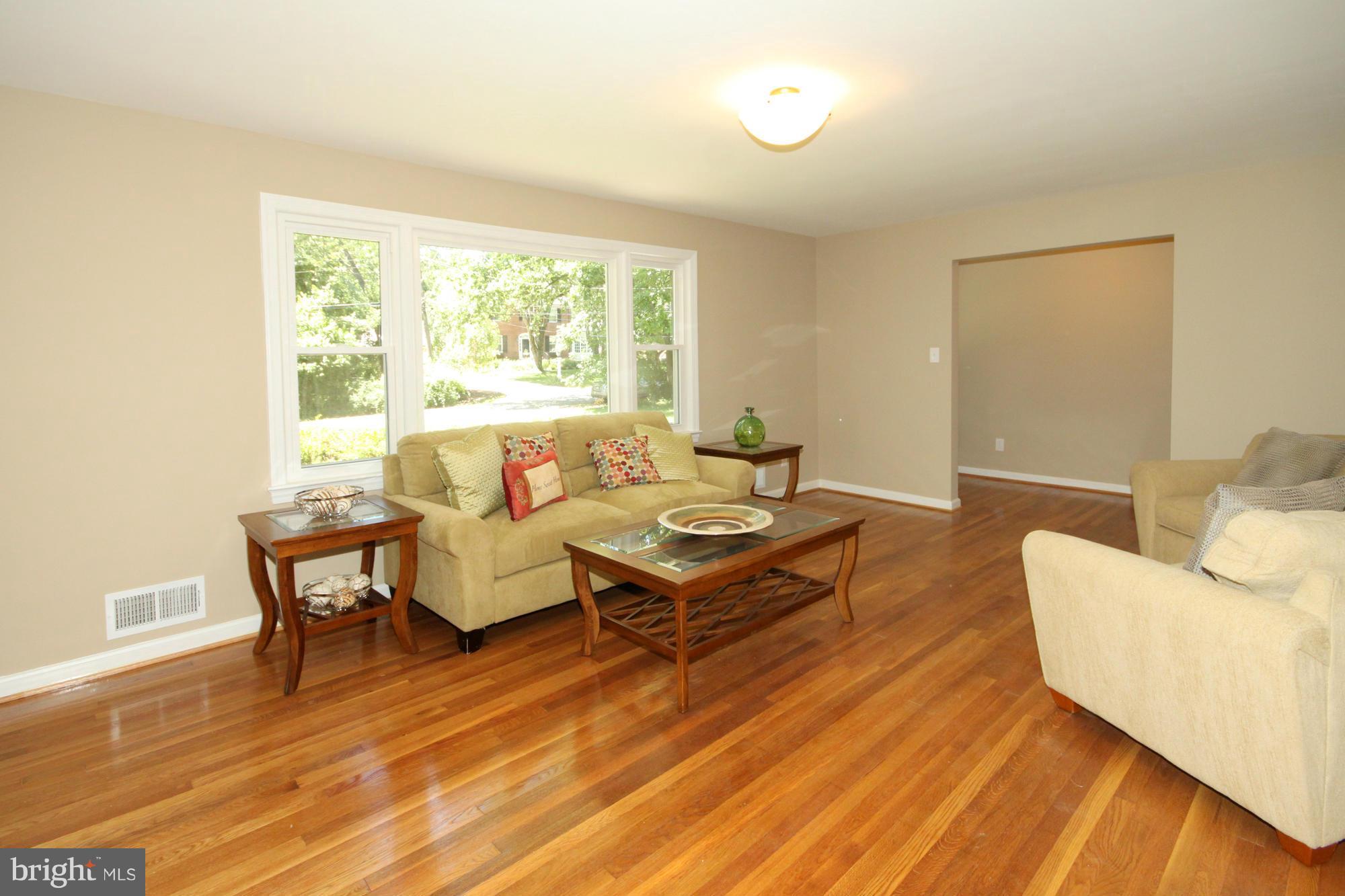 6422 Overhill Road Falls Church, VA 22042 - Photo 6 of 30 Living Room