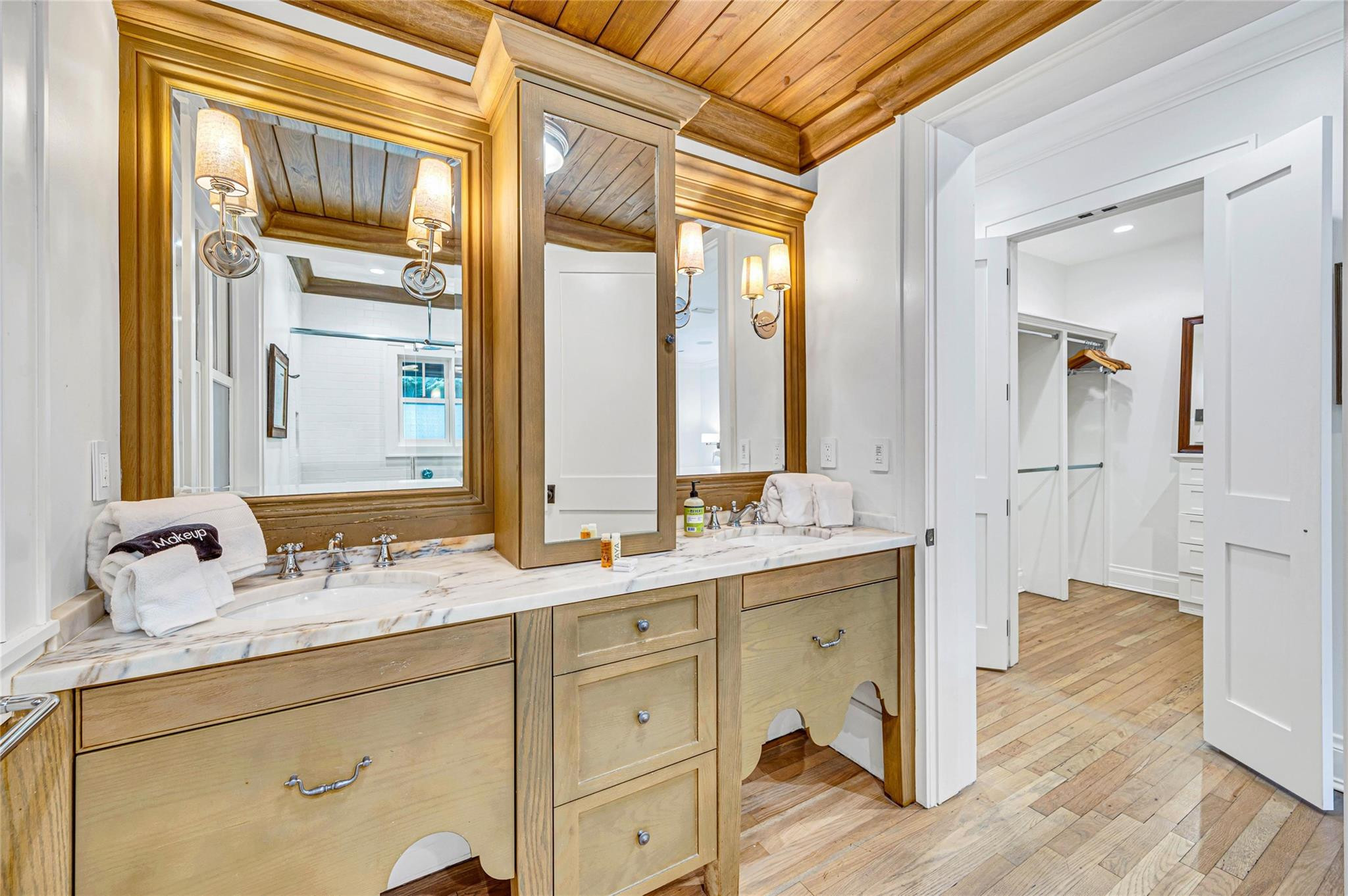 431 North Victoria Park Road Fort Lauderdale, FL 33301 - Photo 17 of 66 Primary bath