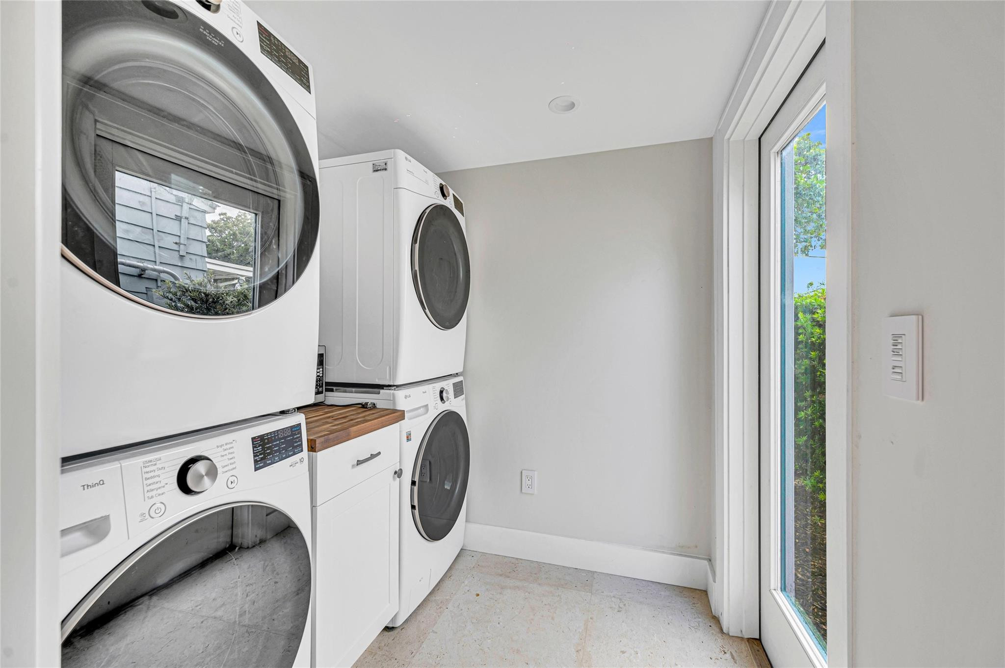 431 North Victoria Park Road Fort Lauderdale, FL 33301 - Photo 37 of 66 2nd laundry room
