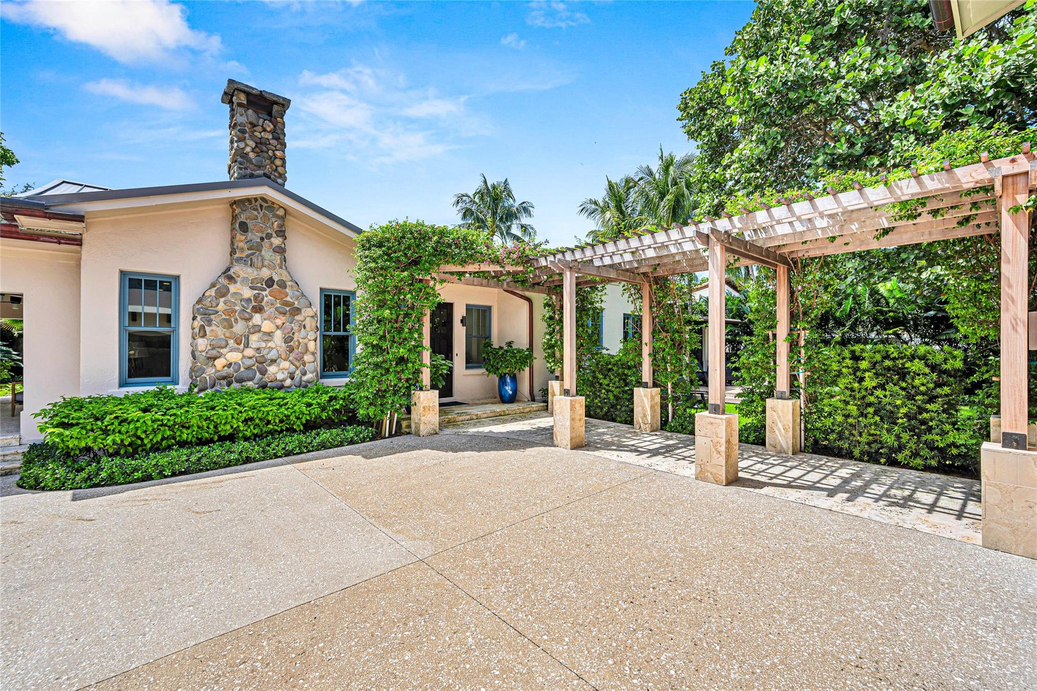 431 North Victoria Park Road Fort Lauderdale, FL 33301 - Photo 50 of 66 Gated courtyard