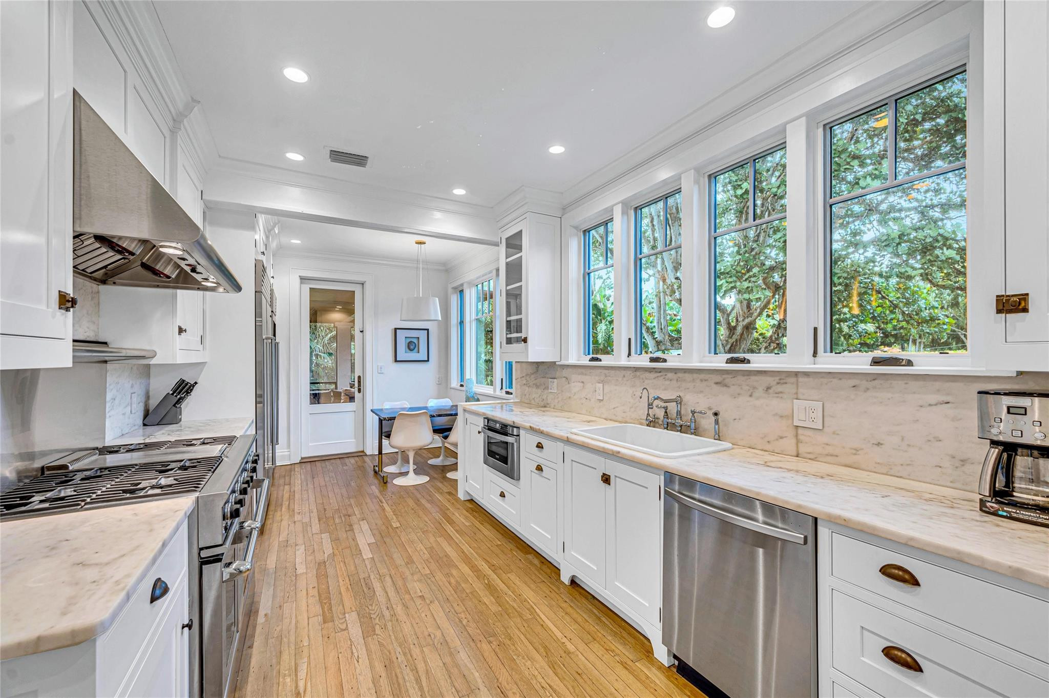 431 North Victoria Park Road Fort Lauderdale, FL 33301 - Photo 9 of 66 Professional appliances