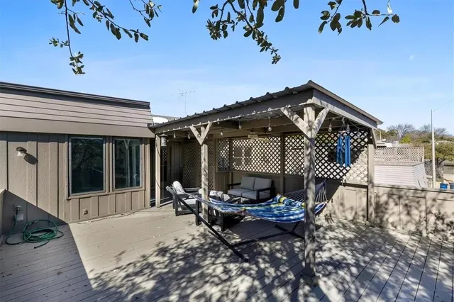 a view of a house with backyard and sitting area