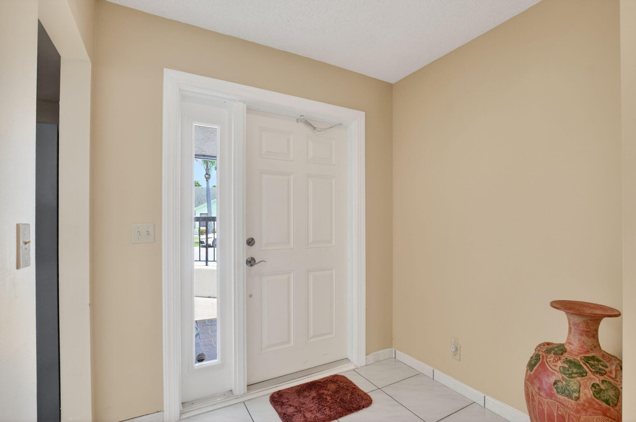 10953 Lake Front Place Boca Raton, FL 33498 - Photo 5 of 40 5-web-or-mls-DSC_6548