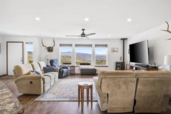 $749,000 | 11417 Southeast Lazy Back Lane, Prineville, OR 97754
