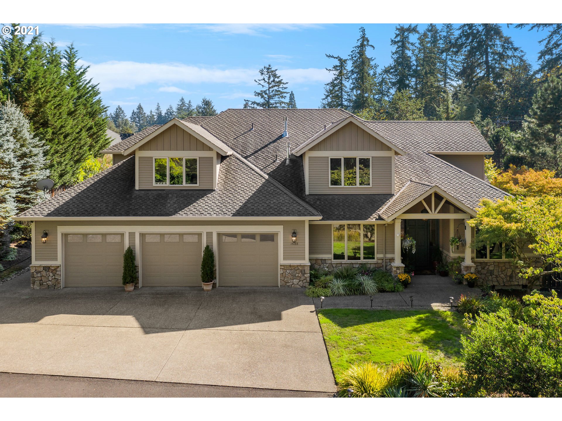 14088 Goodall Road Lake Oswego, OR 97034 - Photo 2 of 30 Gallery Image 2