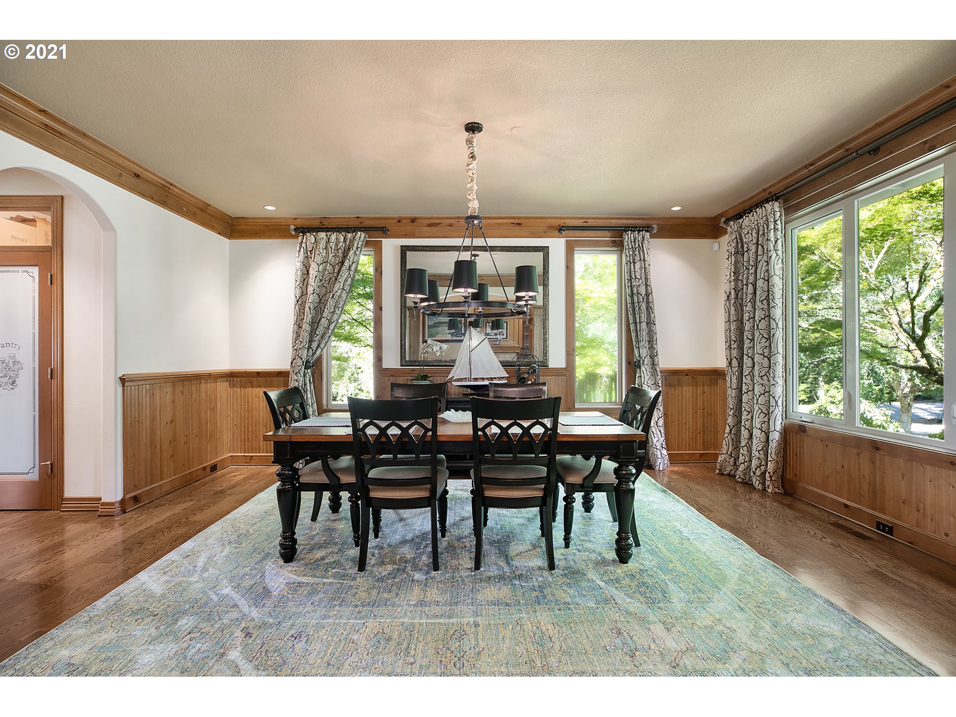 14088 Goodall Road Lake Oswego, OR 97034 - Photo 4 of 30 Gallery Image 4