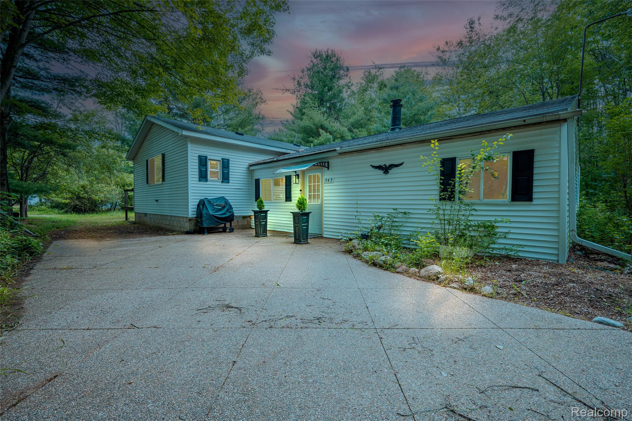 945 North Hockaday Road Gladwin, MI 48624 - Photo 2 of 25 Updated in 2025