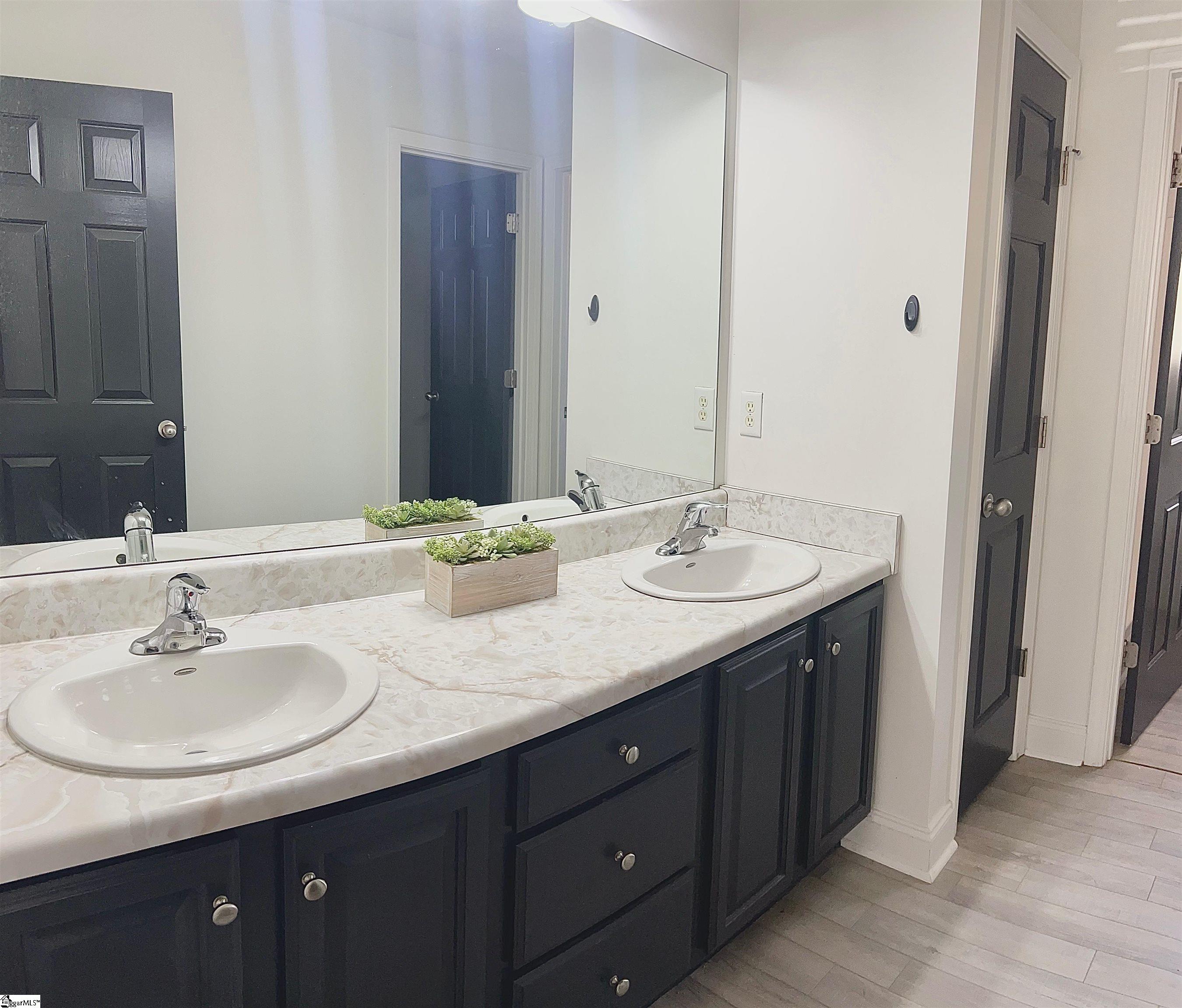 102 Falling Spring Court Simpsonville, SC 29681 - Photo 13 of 15 Gallery Image 13